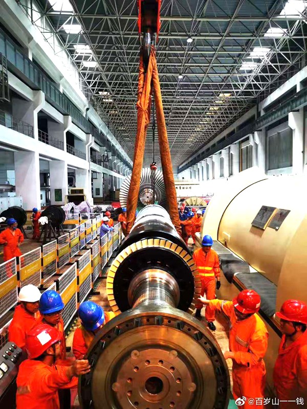 WOM Overhaul team successfully completed the important node of #3 generator rotor drawing in Huaibei Liancheng Power Plant