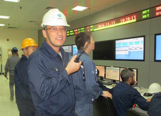 Wang Xianlu supervised and directed the two episode control room